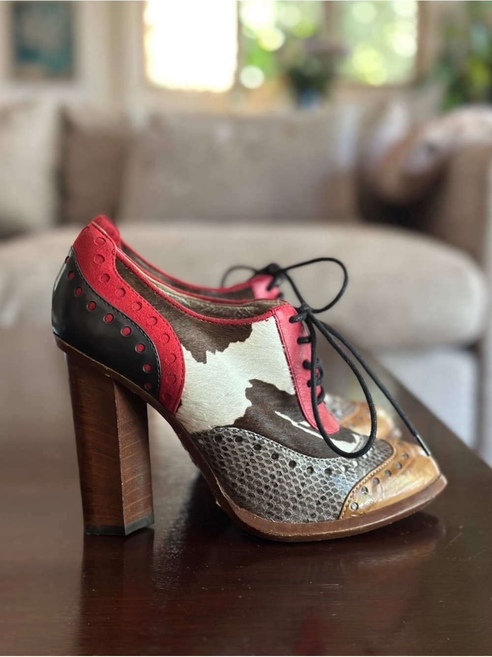 Dolce & Gabbana Lace-Up Oxford Heels - Picture 2 of 8